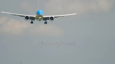 KLM Boeing 777 yaklaşıyor