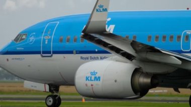 KLM Boeing 737 kalkış önce Taksilemek