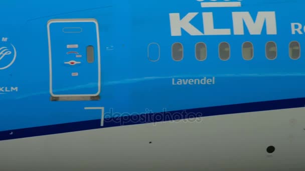 KLM Boeing 787 Dreamliner πριν από την αναχώρηση — Αρχείο Βίντεο