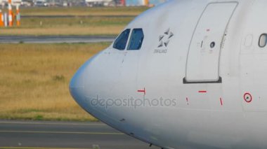 Airbus 340 servise çekme