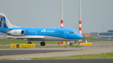 KIM Cityhopper Fokker 70 Taksilemek