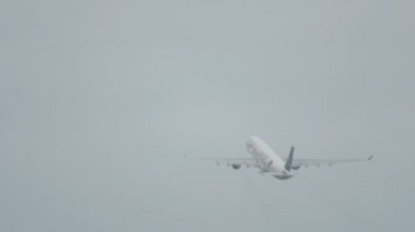 Uçak Airbus 330 kalkış