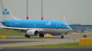 KLM Boeing 737 kalkış önce Taksilemek