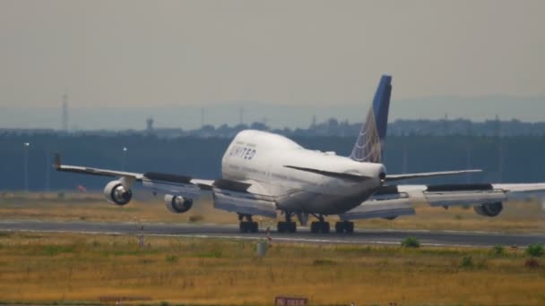 Boeing 747 aterrizando en Frankfurt — Vídeos de Stock