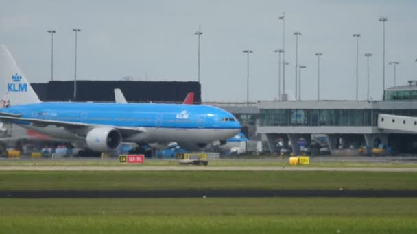 Avión en rodaje antes del despegue — Vídeo de stock