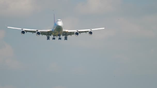 Landung einer Boeing 747 von Cargolux Italia — Stockvideo