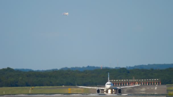 ユーロウイングス エアバス 320、離陸 — ストック動画