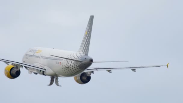 Vueling Airbus 320 odjazd — Wideo stockowe