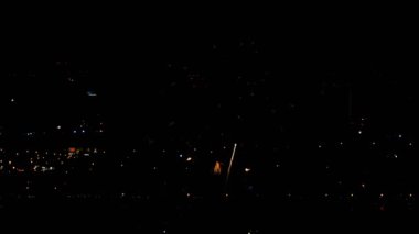 Akşamları yanıp sönen havai fişek