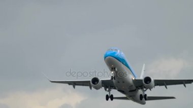KIM Cityhopper Embraer 175 kalkış