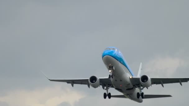 KLM Cityhopper Embraer 175 απογείωσης — Αρχείο Βίντεο