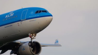 KLM Airbus 330 yaklaşıyor