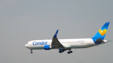 Condor boeing 767 yaklaşıyor