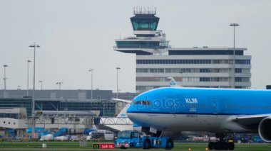 Uçak gidiş daha önce çekme