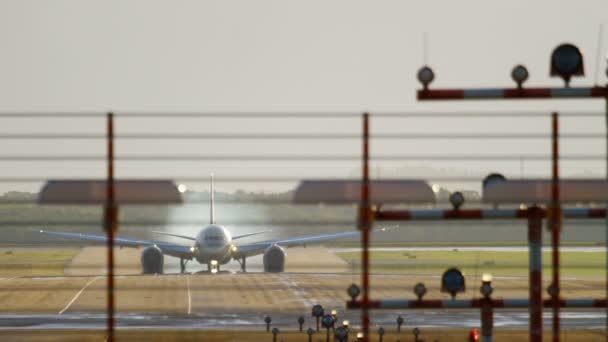 エティハド ボーイング 787 ドリームライナー着陸 — ストック動画