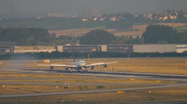 Lufthansa Airbus 340 açılış