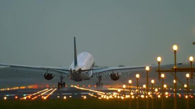 Uçak pist 18r açılış Polderbaan