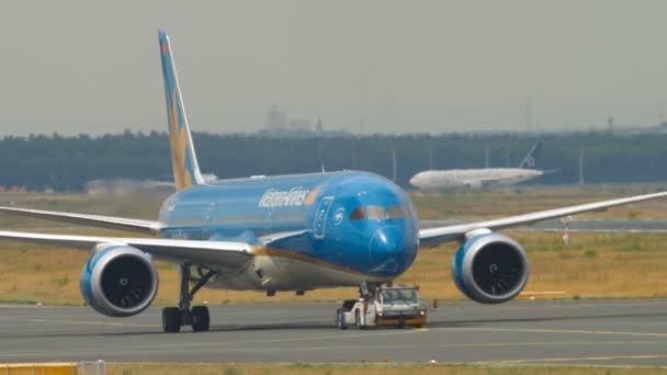 Boeing 787 hizmetten çekme — Stok video