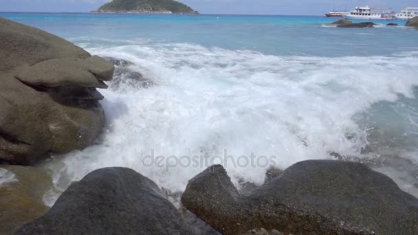 Onde roulante turquoise, ralenti — Video