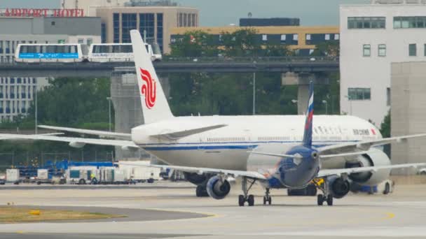 Traffico aeroportuale di Francoforte. — Video Stock