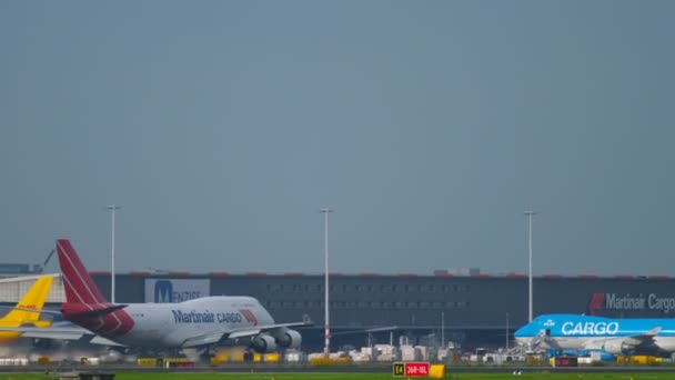 Martinair Cargo Boeing 747 versnellen voor vertrek — Stockvideo