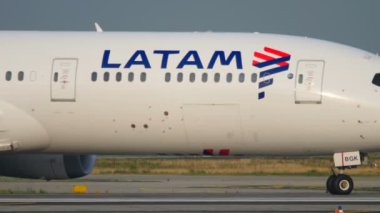 Latam Boeing 787 Taksilemek