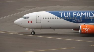 Uçak kalkıştan önce kalkıyor.