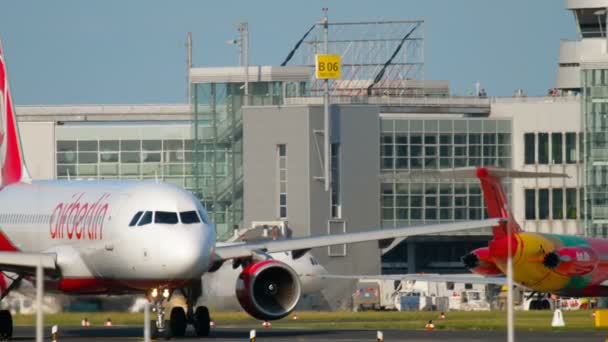 Avion circulant jusqu'au départ — Video