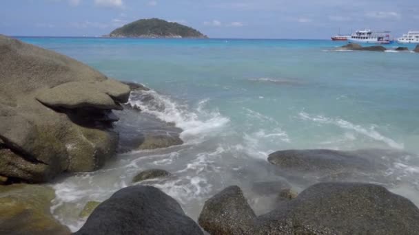 Onda rolante turquesa, câmera lenta — Vídeo de Stock