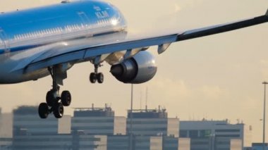 KLM Airbus 330 yaklaşıyor
