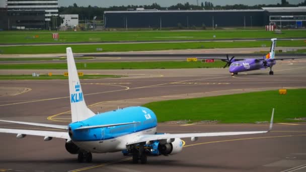 Remorquage KLM Boeing 737 — Video