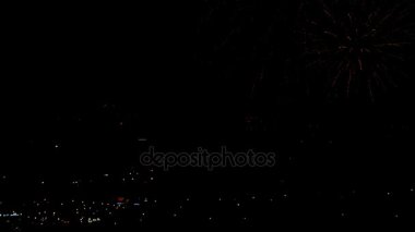 Akşamları yanıp sönen havai fişek