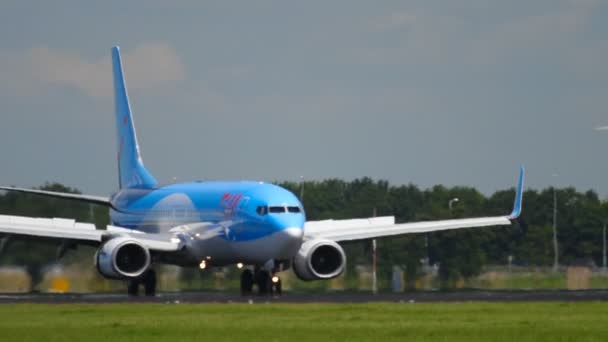 TUI Voar Boeing 737 pouso — Vídeo de Stock
