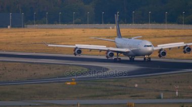 Lufthansa Airbus 340 açılış