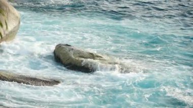 Turkuaz dalgalar, ağır çekim