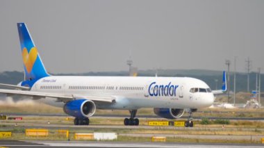 Condor Boeing 757 Taksilemek