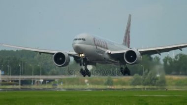 Katar kargo Boeing 777 yaklaşıyor