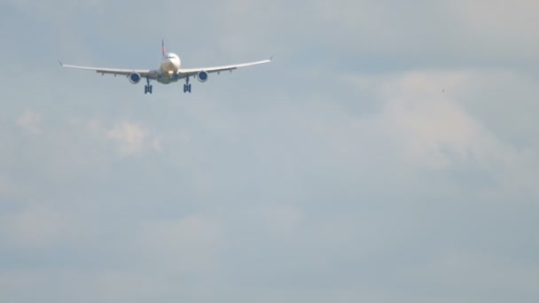 Aviones de cuerpo ancho acercándose — Vídeos de Stock