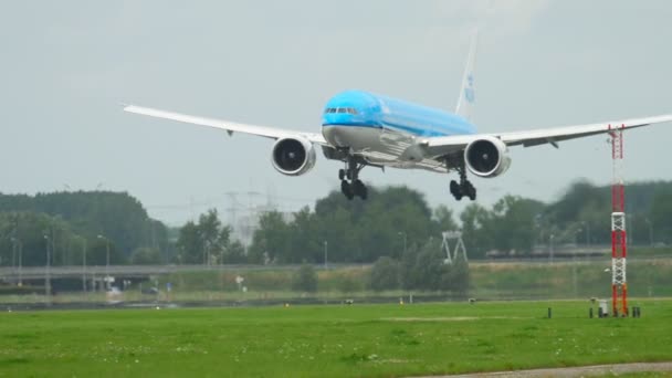 KLM Boeing 777 aterragem — Vídeo de Stock