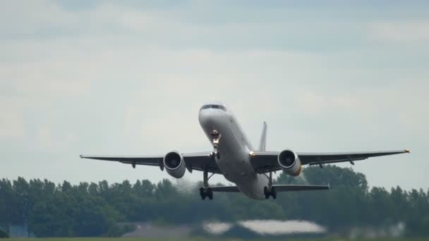 Düsenflugzeug hebt ab — Stockvideo