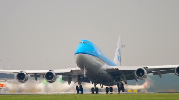 Klm オランダ航空ボーイング 747 加速し、離陸 — ストック動画