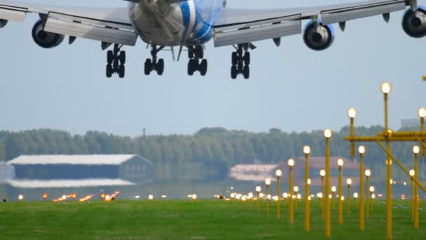 Aterragem do cargueiro 747 — Vídeo de Stock