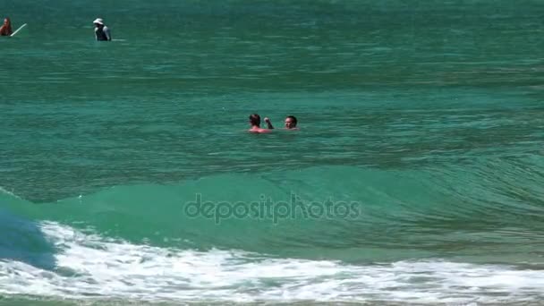 波浪对奈汉海滩，泰国 — 图库视频影像