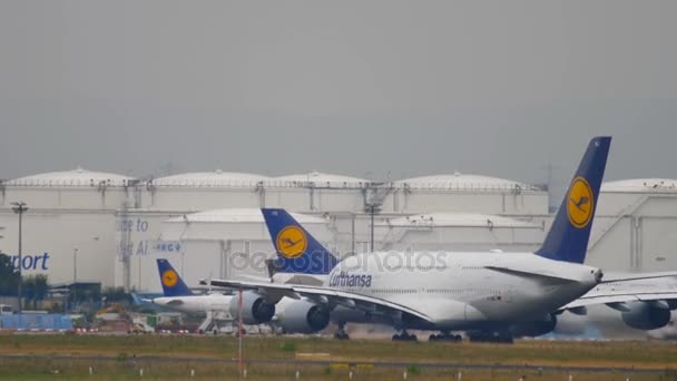 Lufthansa에 어 버스 380 이륙 — 비디오