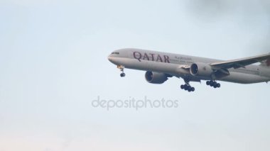 Katar Boeing 777 yaklaşıyor