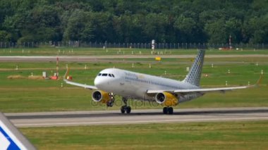 Vueling Airbus 320 kalkış