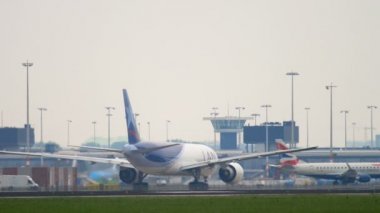 Boeing 777 gidiş daha önce Taksilemek