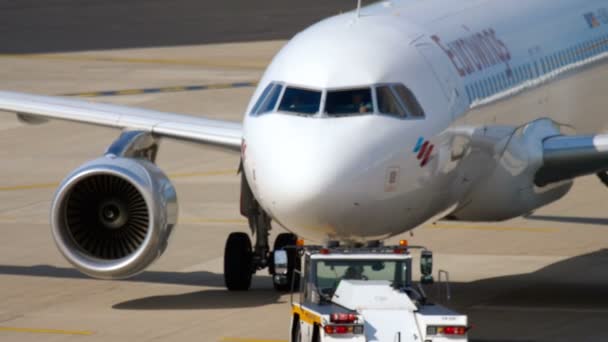 Airbus 320 Eurowings çekme — Stok video