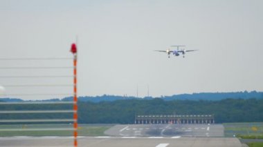 Turboprop uçak önce açılış yaklaşıyor