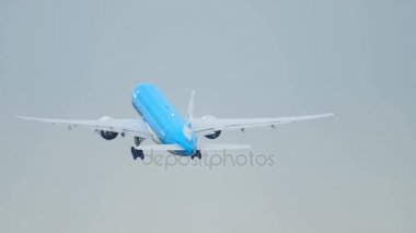 KLM Boeing 777 kalkış